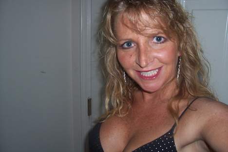 Femme célibataire recherche un homme pour un plan cul sur Lille