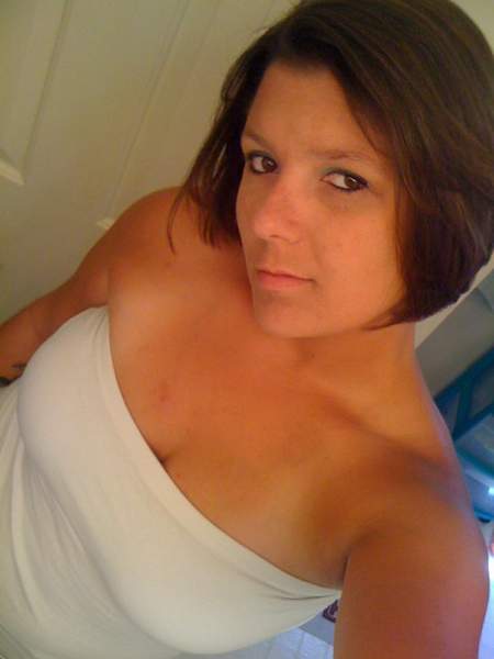 Femme mariée 34 ans prés de Nimes