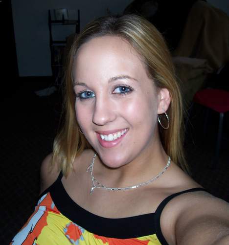Lucie 32 ans sur Auxerre cherche un homme ou un couple pour un plan cul