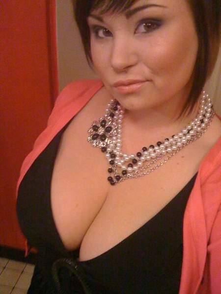 Elodie 26 ans de Paris cherche un homme stylé pour un plan cul