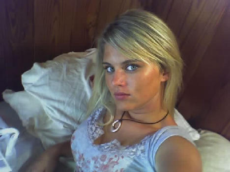 Camille 29 ans cherche un mec bien hard