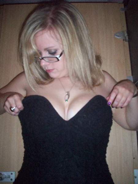 Magalie sur Toulon cherche un homme pour rencontre