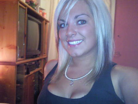 Bordeaux belle blonde sympathique propose soirée coquine l'espace d'un soir