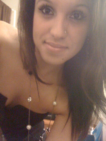 Nadia jeune fille en manque cherche un plan cul sur Paris