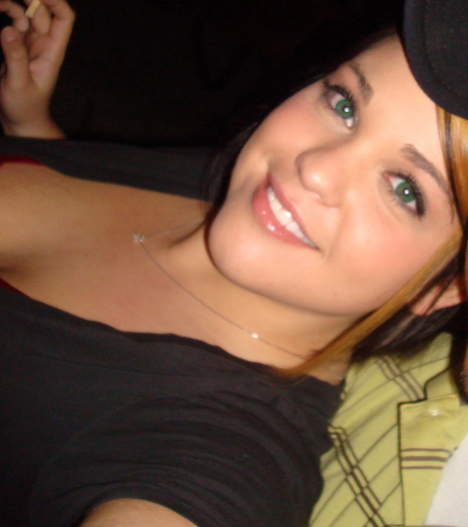 Lisa jeune étudiante sur Nantes cherche un mec pour plan sexe