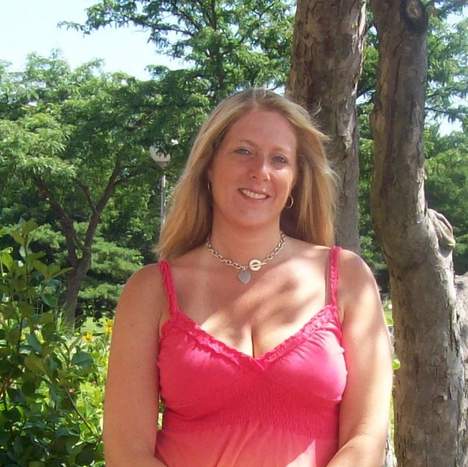 Jeune femme de 36 ans cherche hommes jeunes ou murs pour plan cul sur Amiens
