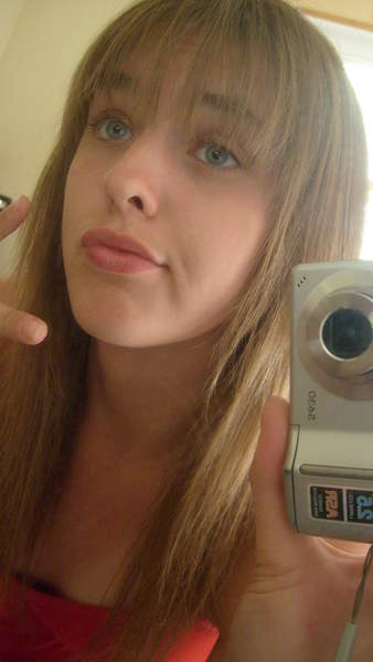 Sophia 25 ans Paris recherche homme courtois pour plan cul