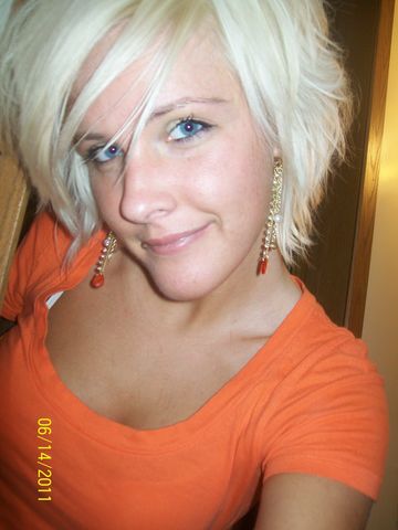Emilie cherche un plan cul sur Paris Emilie cherche un plan cul sur Paris