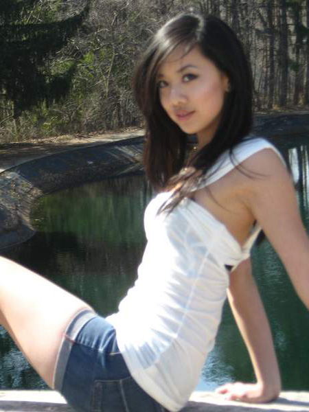 Jeune fille asiatique de 23 ans Nancy recherche un homme pour passer de bon moment à deux.