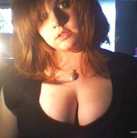 Petite meuf sur Rennes cherche un homme pour moment coquin