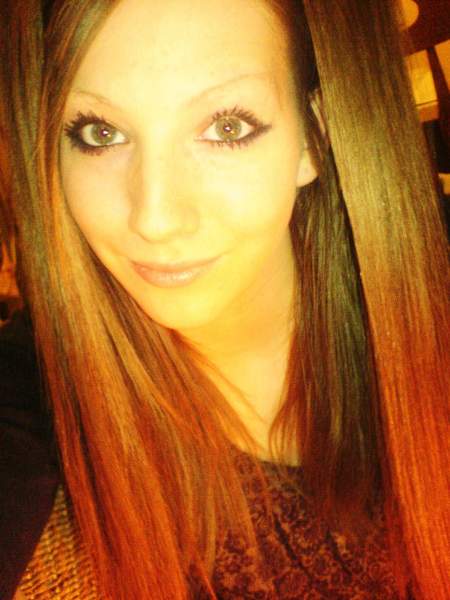 Jeune femme de Marseille cherche un homme ou meme groupe d'homme pour relation torride