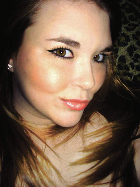 Pétillante brunette de 25 ans cherche plan coquin sur Paris