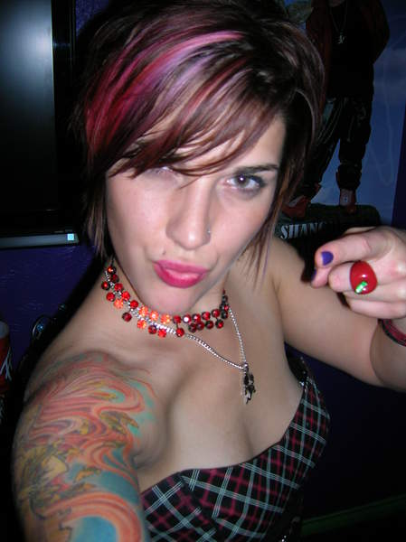 Fille un peu dingue sur Paris cherche un plan cul