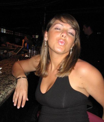 Salope sur Paris cherche un plan cul Salope sur Paris cherche un plan cul