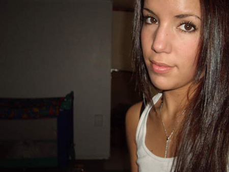 Jolie brunette de 24 seule cherche homme pour sorties sur Tours