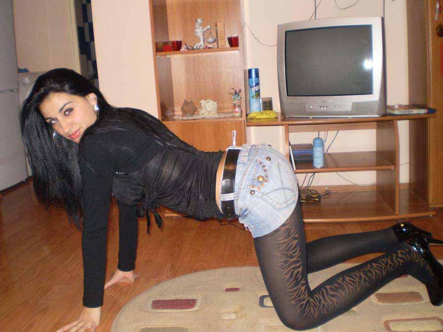 Samia cherche un plan q sur Paris Samia cherche un plan q sur Paris