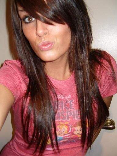 Charlotte brune de 24 ans sur Annecy cherche un plan cul