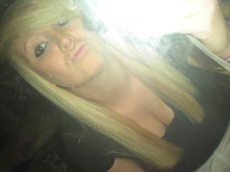 Belle petite blonde 25 ans sur Toulouse pour un plan cul