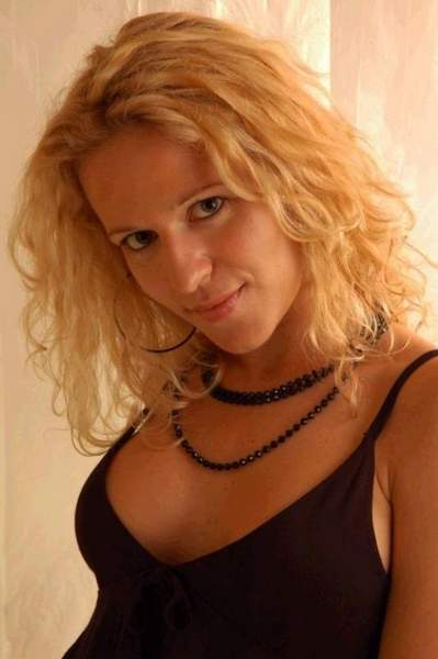 Femme sur Avignon cherche un beau mec pour apres midi coquin