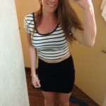 Belle jeune coquine en manque cruel de sexe