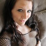 Héléna, étudiante coquine à La Roche-sur-Yon, cherche plaisir à 3 !